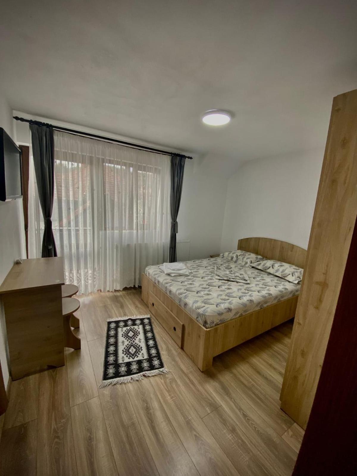 Отель Casa Alex Куртя-де-Арджеш Экстерьер фото