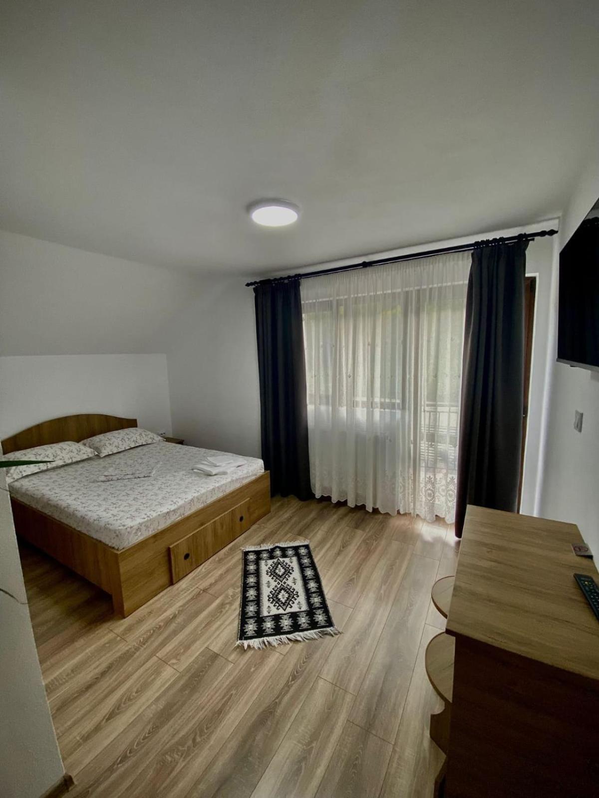 Отель Casa Alex Куртя-де-Арджеш Экстерьер фото